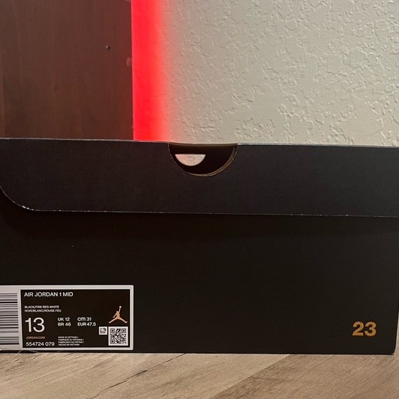 Air Jordan 1 Mid ‘Bred Toe’ - Picture 4 of 5